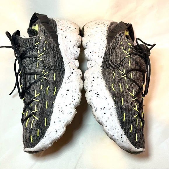 NIKE Space Hippie 04 Men’s Sneaker in Black/Volt - Picture 8 of 8